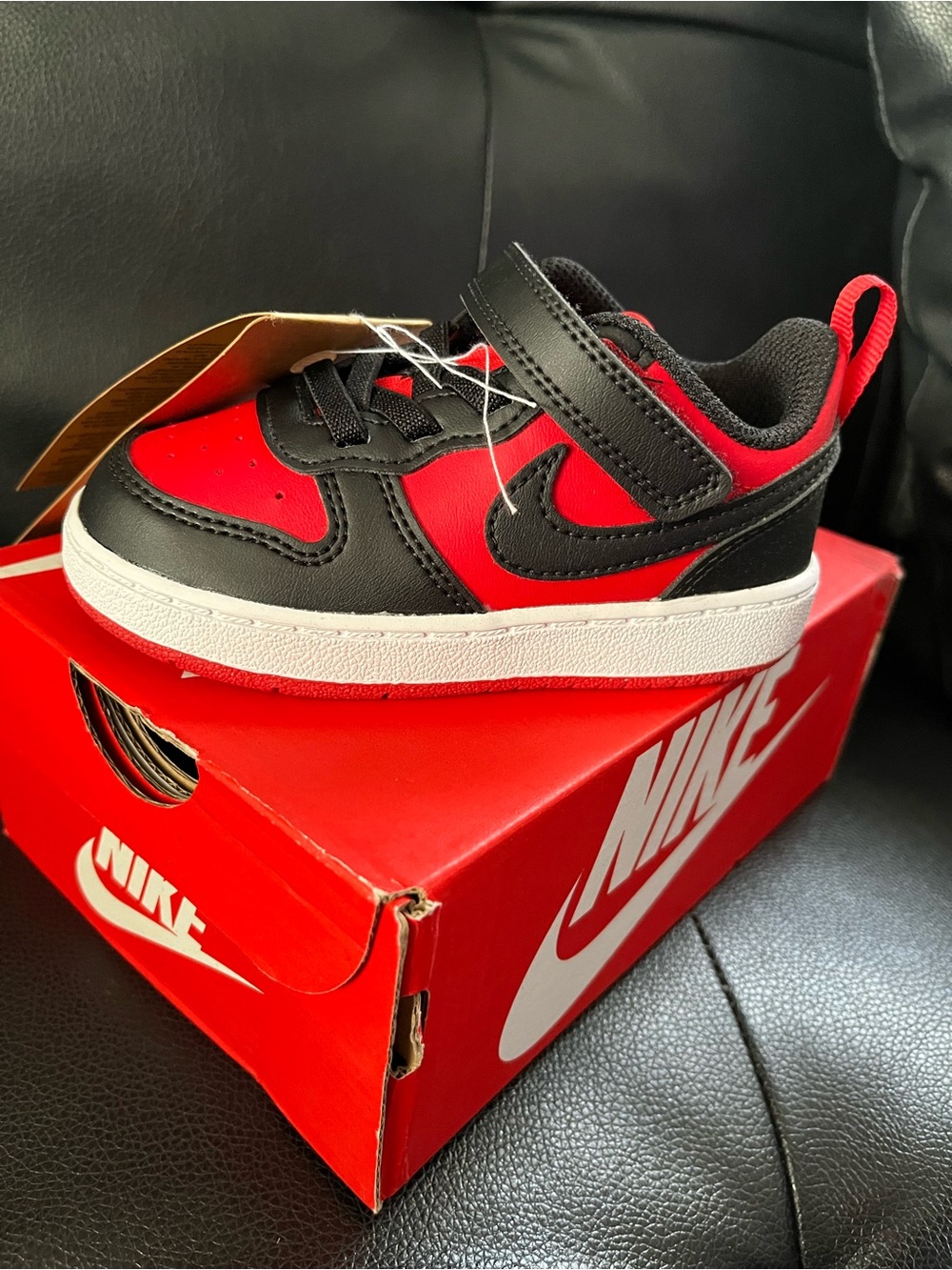 Nike Kids Black & Red Low-Top Sneaker with White Midsole